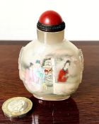 CHINESE REVERSE PAINTED SNUFF BOTTLE, APPROX 7cm HIGH
