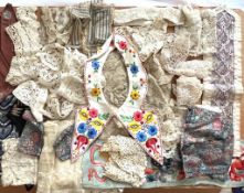 ASSEMBLAGE OF APPROX. TWENTY FIVE PIECES OF LACE COLLARS, TRIM ETC