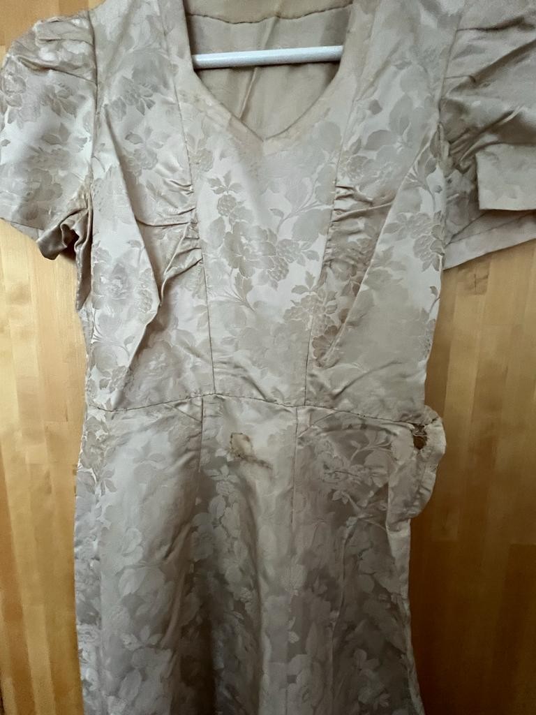 SILK BROCADE WEDDING DRESS, APPROX 100 YEARS OLD - Image 4 of 4