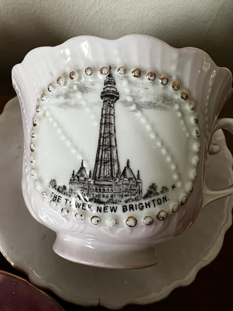 EIGHT ITEMS OF NEW BRIGHTON WIRRAL COMMEMORATIVE CHINA - Image 5 of 6
