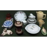 Parcel of various Art Deco style ceramics, Wedgwood, Royal Doulton, Cadbury's chocolate pot, Beswick