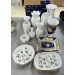 A group of Aynsley, Wedgwood and Worcester china items.