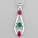 A 925 silver pendant and chain set with rubies and emerald, L. 4cm.