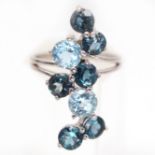 A 925 silver ring set with London blue topaz and blue topaz, (N.5), L. 2cm.