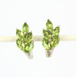 A pair of 925 silver earrigs set with marquise cut peridots, L. 2cm.
