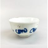 A very fine Chinese porcelain tea bowl decorated with bats, dia. 8cm, H. 4.5cm.