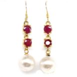 A pair of gold on 925 silver drop earrings set with cultured pearls and rubies, L. 4.4cm.