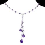 A 925 silver necklace set with faceted cut amethysts, L. 43cm.