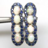 A pair of 925 silver earrings set with cabochon cut opals and sapphires, L. 2cm.