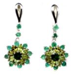 A pair of 925 silver drop earrings set with emeralds, peridots and tsavorites, L. 3.9cm.