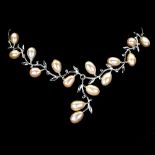 A 925 silver necklace set with cultured pearls, L. 58cm.