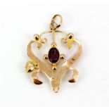 An Art Nouveau 9ct yellow gold amethyst set pendant, L. 3.2cm.