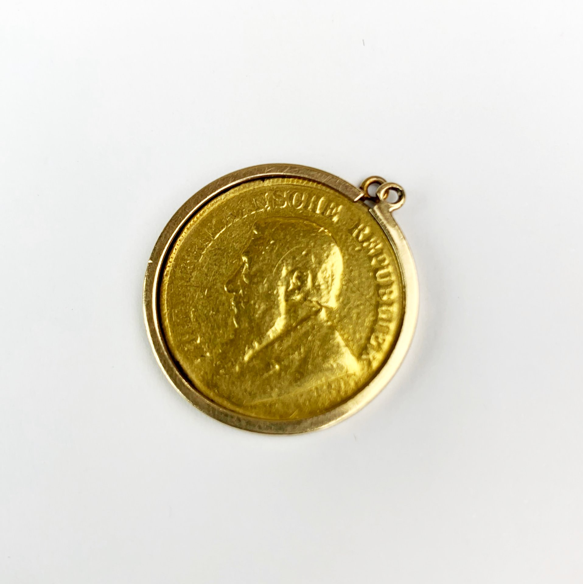An 1893 South African gold £1 coin with 9ct gold mount. - Image 3 of 3