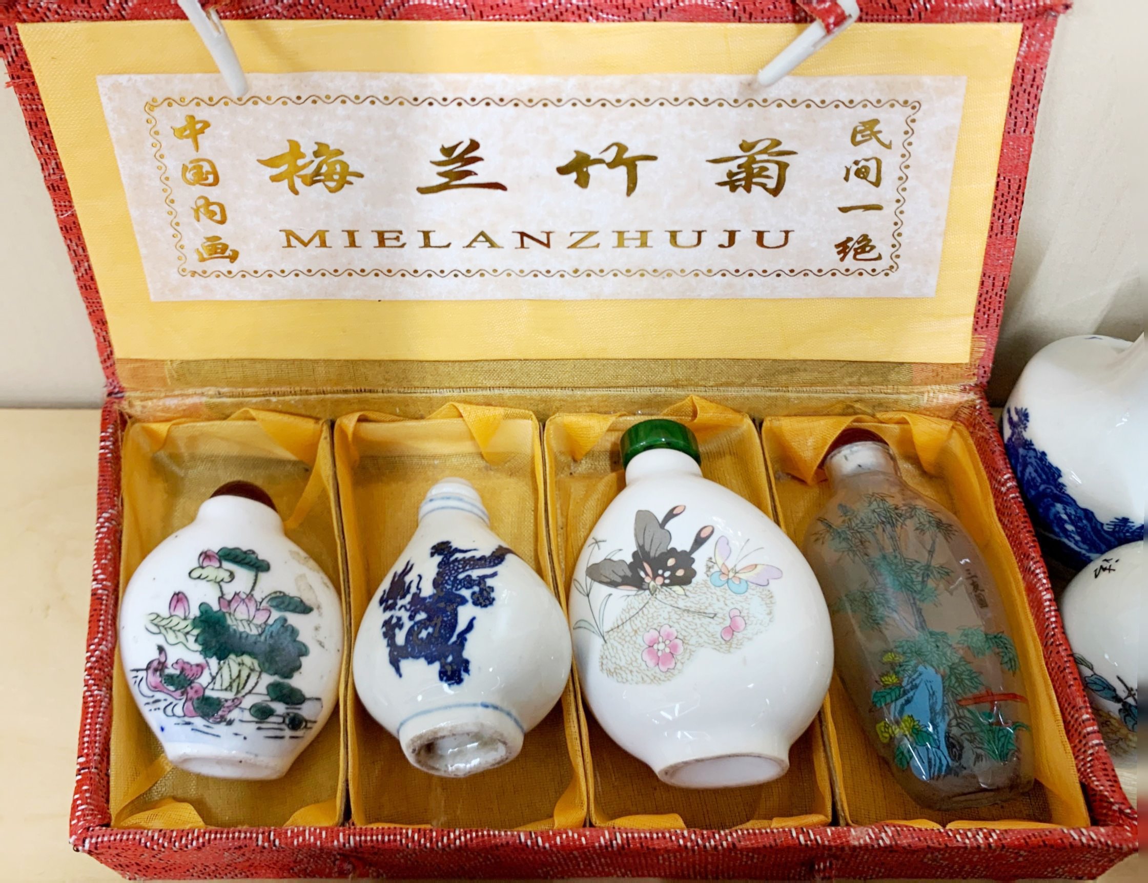 A collection of Chinese porcelain and other snuff bottles, tallest H. 10cm. - Image 3 of 4