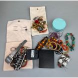 A bag of mixed costume jewellery.