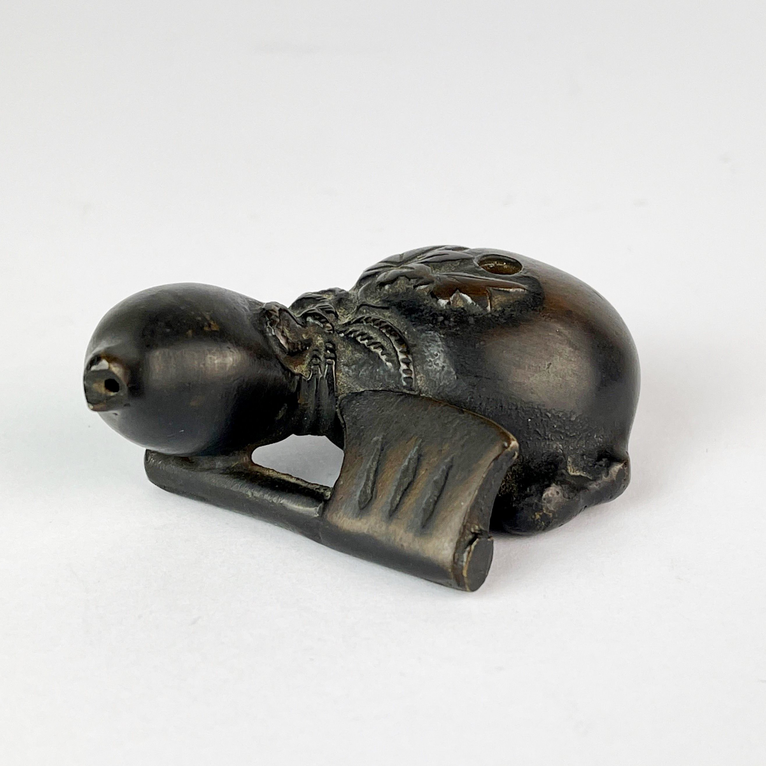 An unusual small Chinese bronze water dropper of a gourd with an axe, L. 6cm, H. 2.5cm. - Image 5 of 5