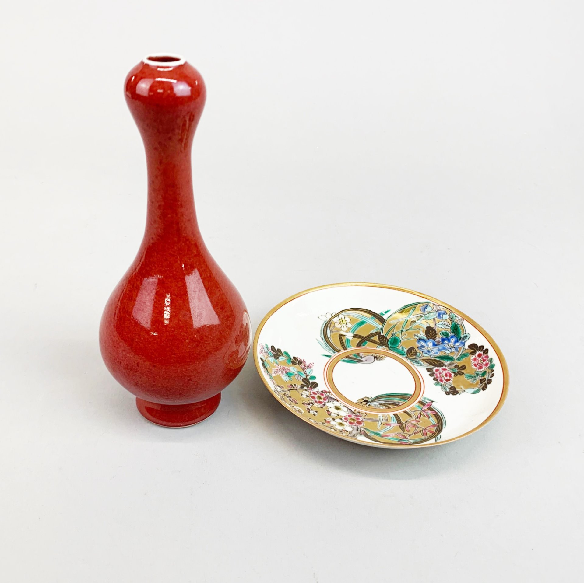 A Chinese sang de boeuf glazed porcelain vase, H. 17, together with a hand painted porcelain dish. - Image 2 of 3