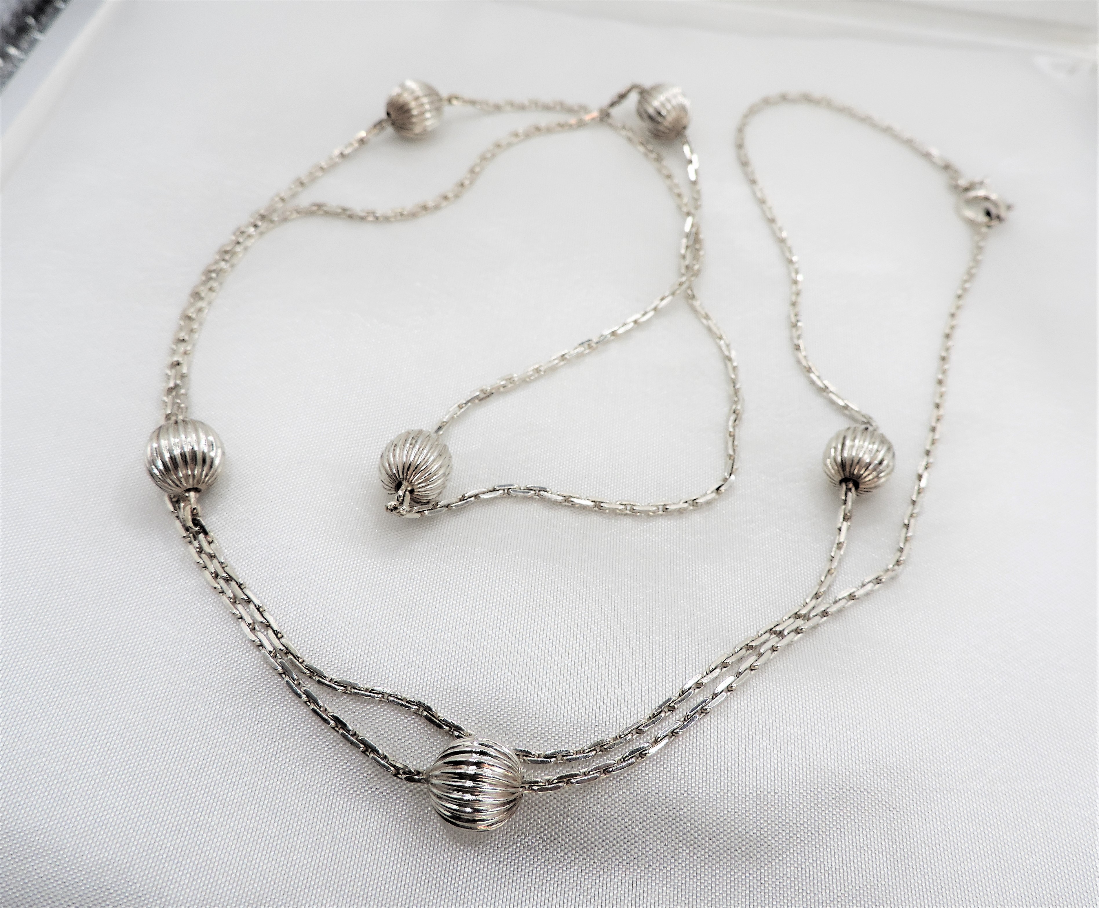 Sterling Silver 34 inch Ball & Chain Necklace Hallmarked. A beautiful sterling silver necklace - Image 2 of 3