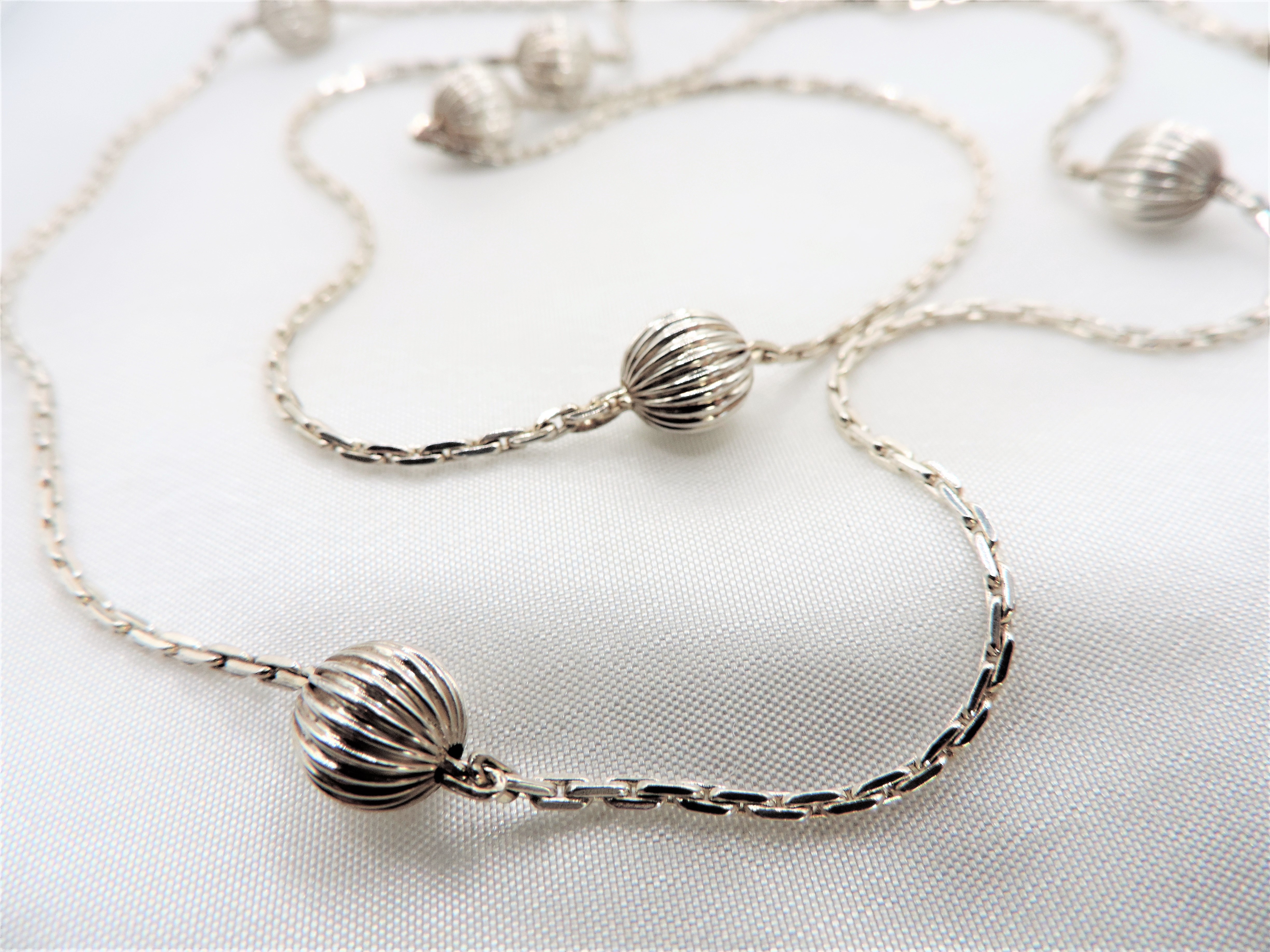 Sterling Silver 34 inch Ball & Chain Necklace Hallmarked. A beautiful sterling silver necklace - Image 3 of 3