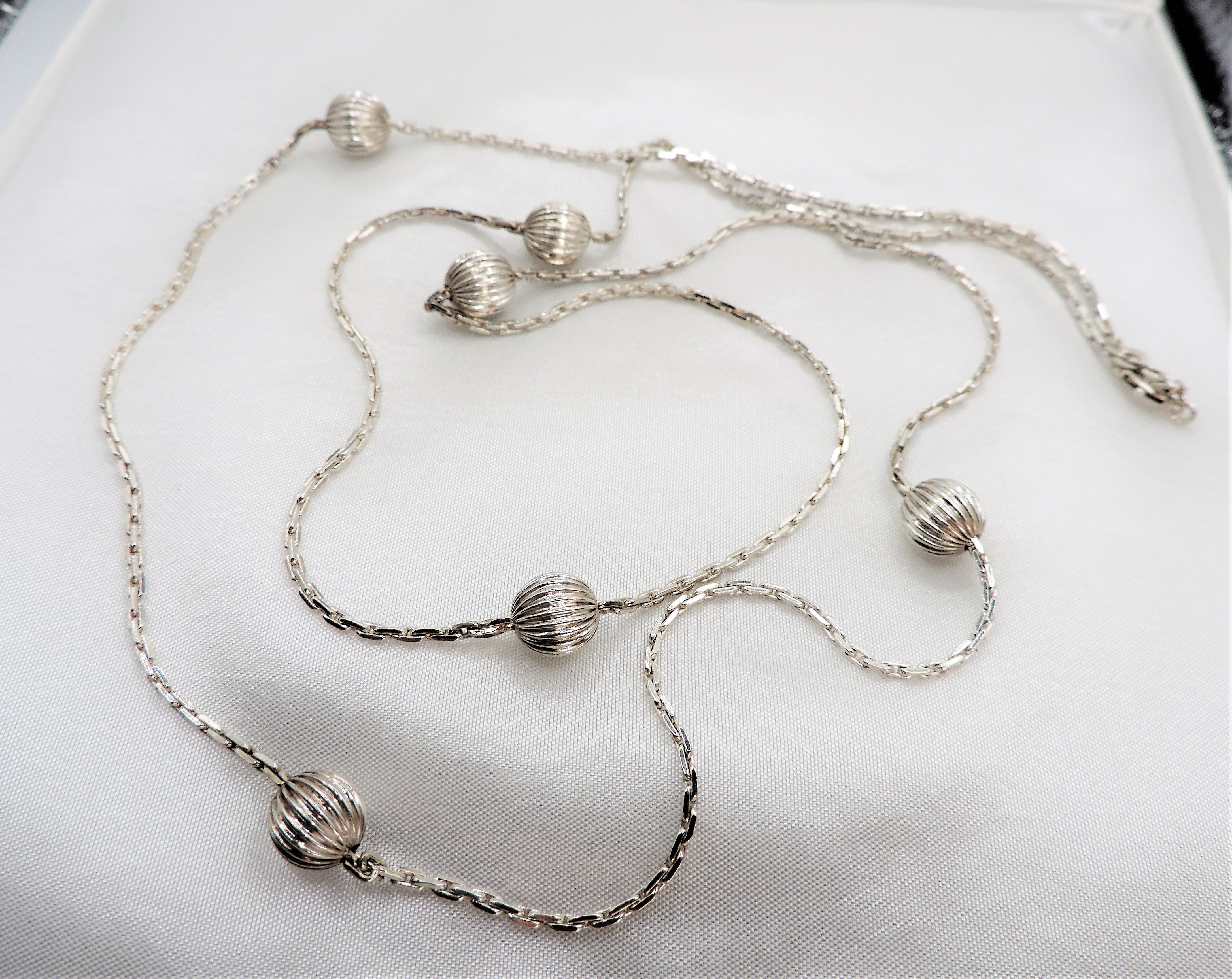 Sterling Silver 34 inch Ball & Chain Necklace Hallmarked. A beautiful sterling silver necklace