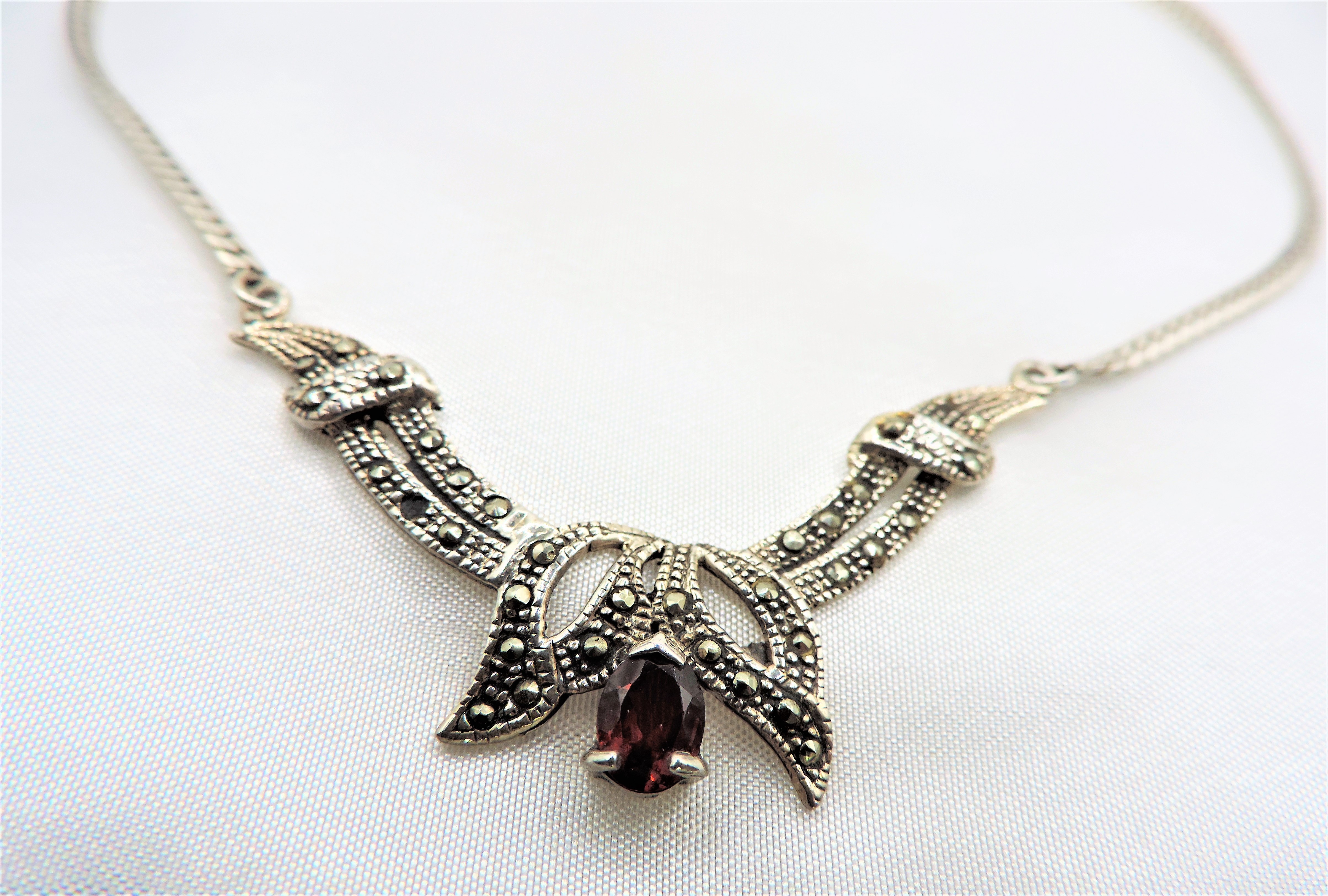 Vintage Marcasite & Garnet Necklace. A lovely necklace 16 inches long set with Marcasites and a - Image 2 of 3
