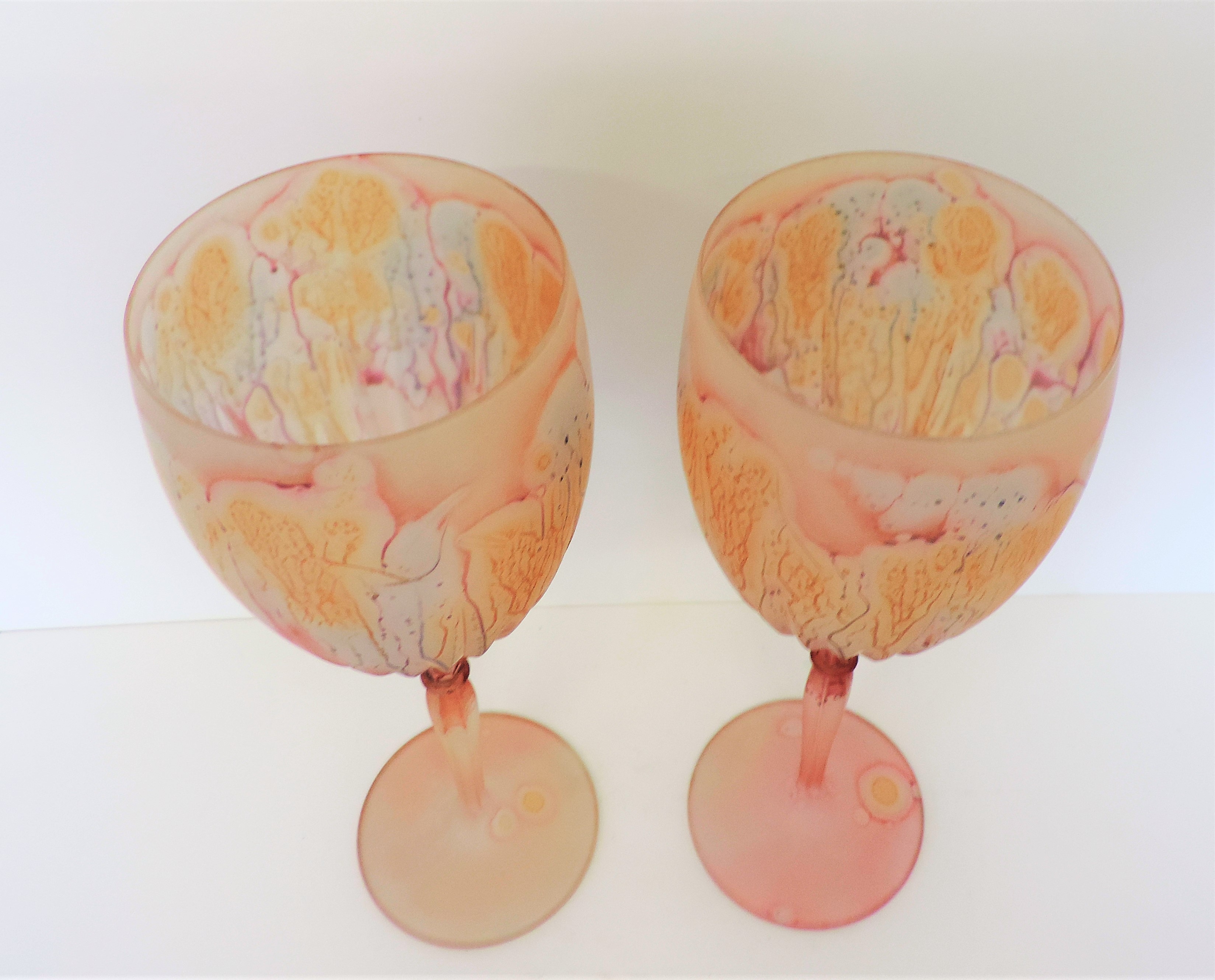 Pair Studio Art Glass Wine Glasses. A gorgeous pair of wine glasses/wine goblets. They measure - Image 2 of 5