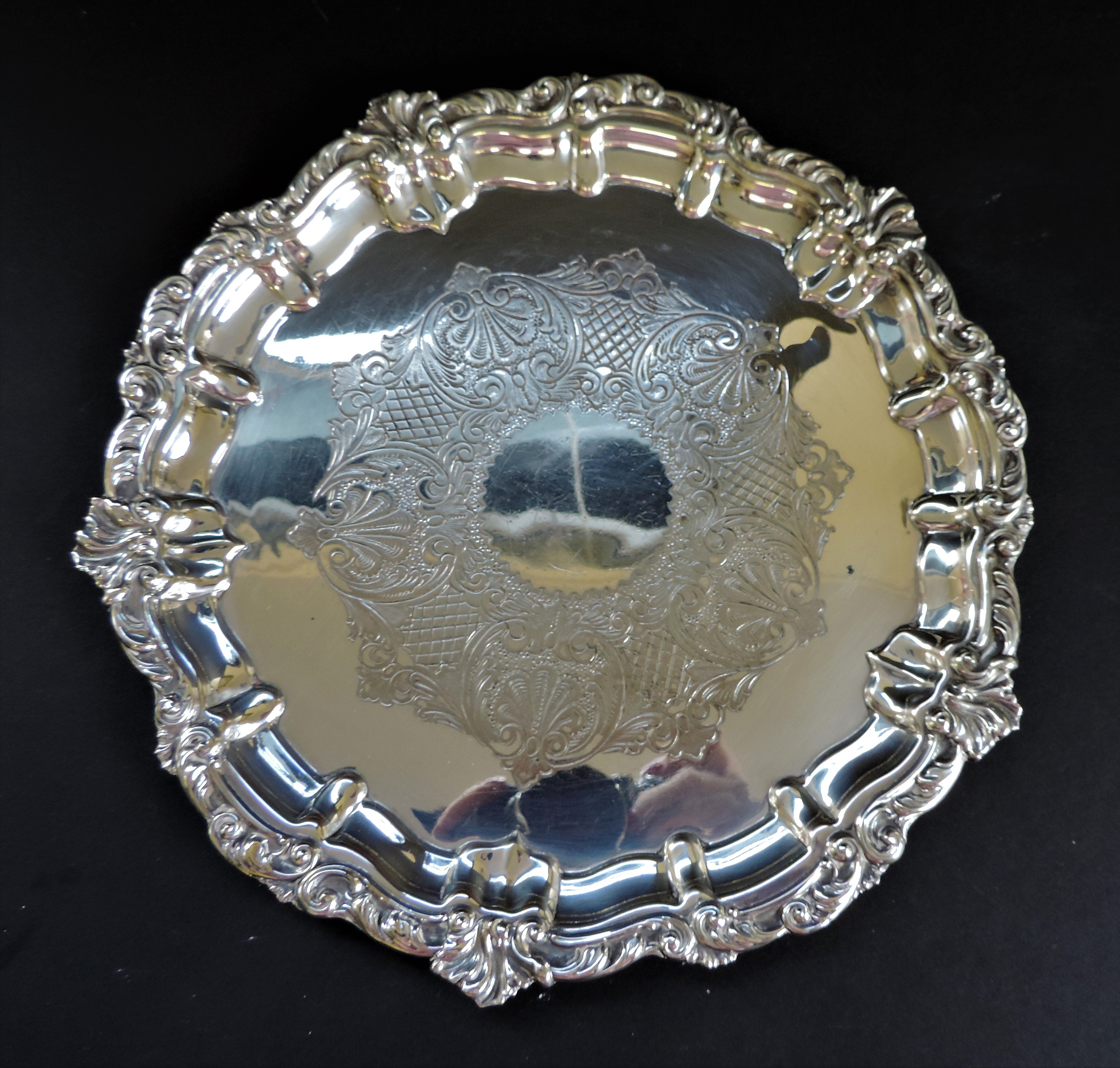 Circa 1930's Travis Wilson & Co Silver Plate Salver. A fine quality silver plate salver/card tray