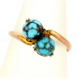 An antique 9ct yellow gold crossover ring set with cabochon cut turquoises, (N.5).