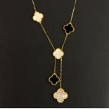An 18ct yellow gold (stamped 750) necklace set with mother of pearl and onyx, L. 7.5cm.
