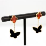 A pair of 18ct yellow gold drop earrings set with onyx and cornelian, L. 2.2cm.