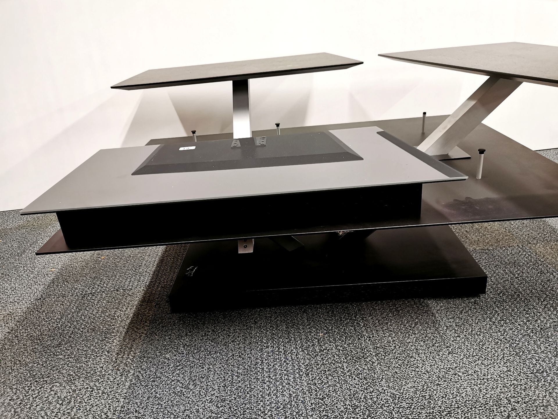 An unusual contemporary designer coffee table in dark cherry and glass with three sections, two - Image 6 of 6