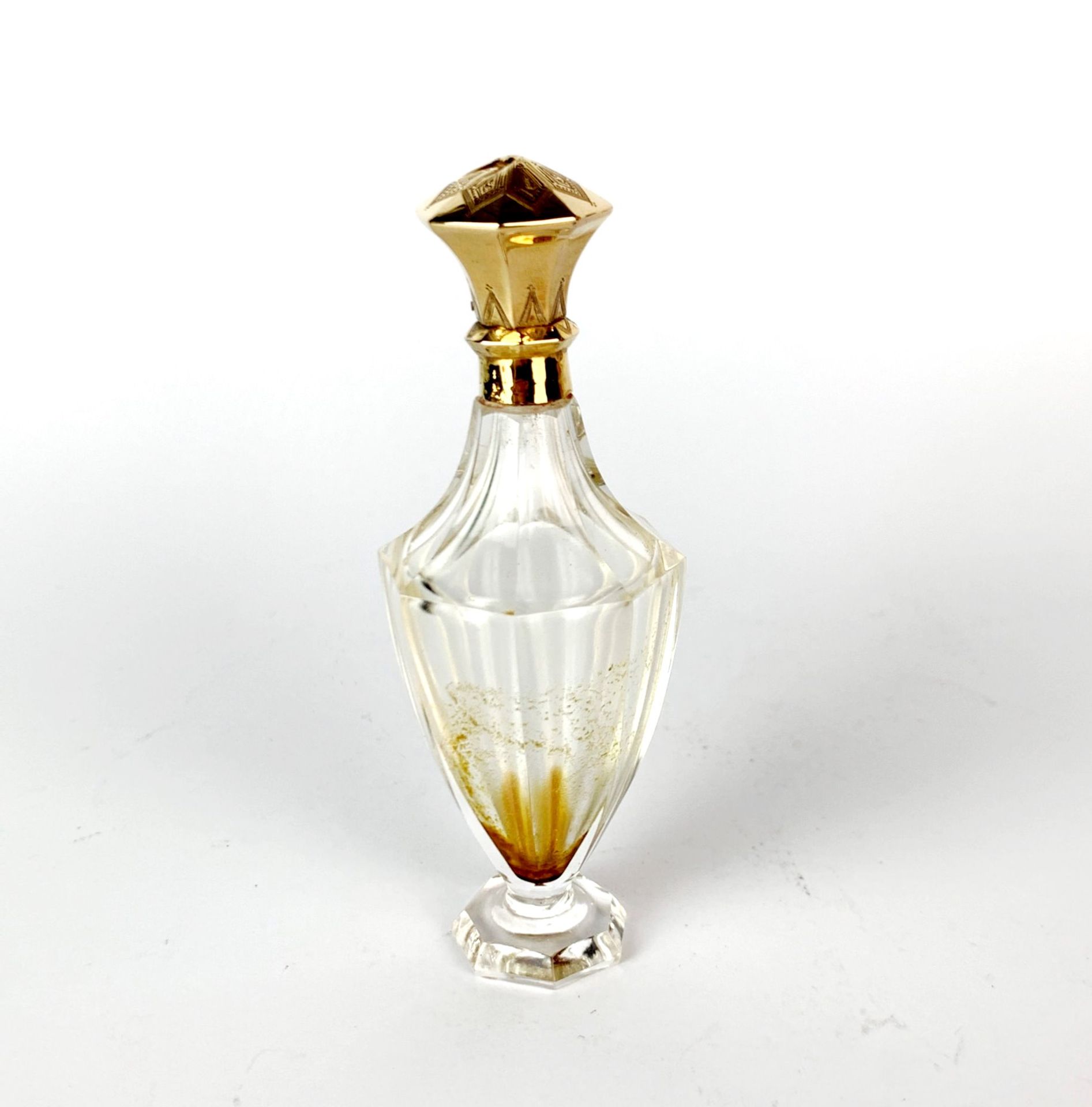 An antique cut glass perfume bottle with 18ct gold top, continental mark and tested, H. 10cm. - Image 2 of 2