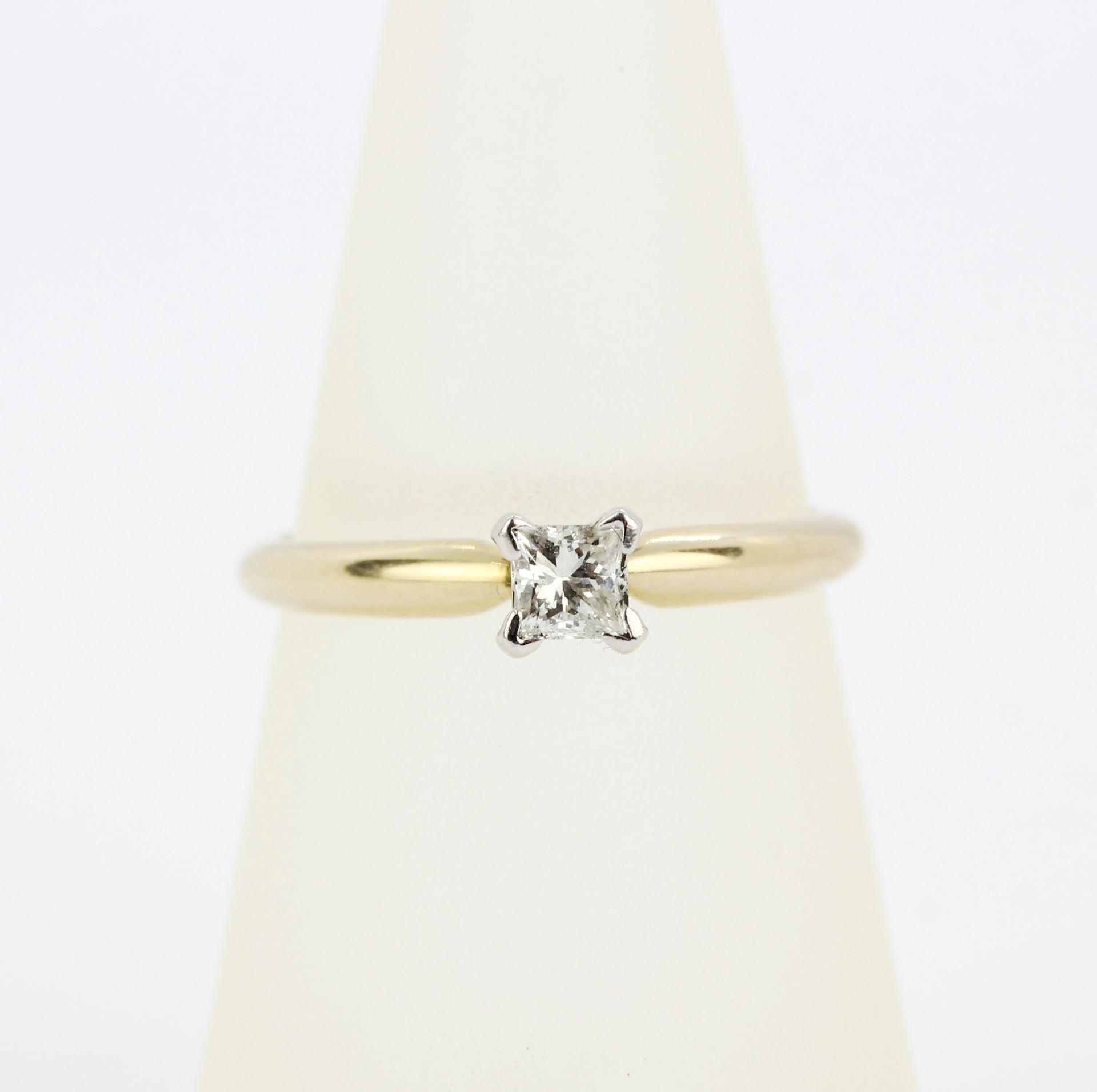 A 14ct yellow gold solitaire ring set with a princess cut diamond, (M.5).