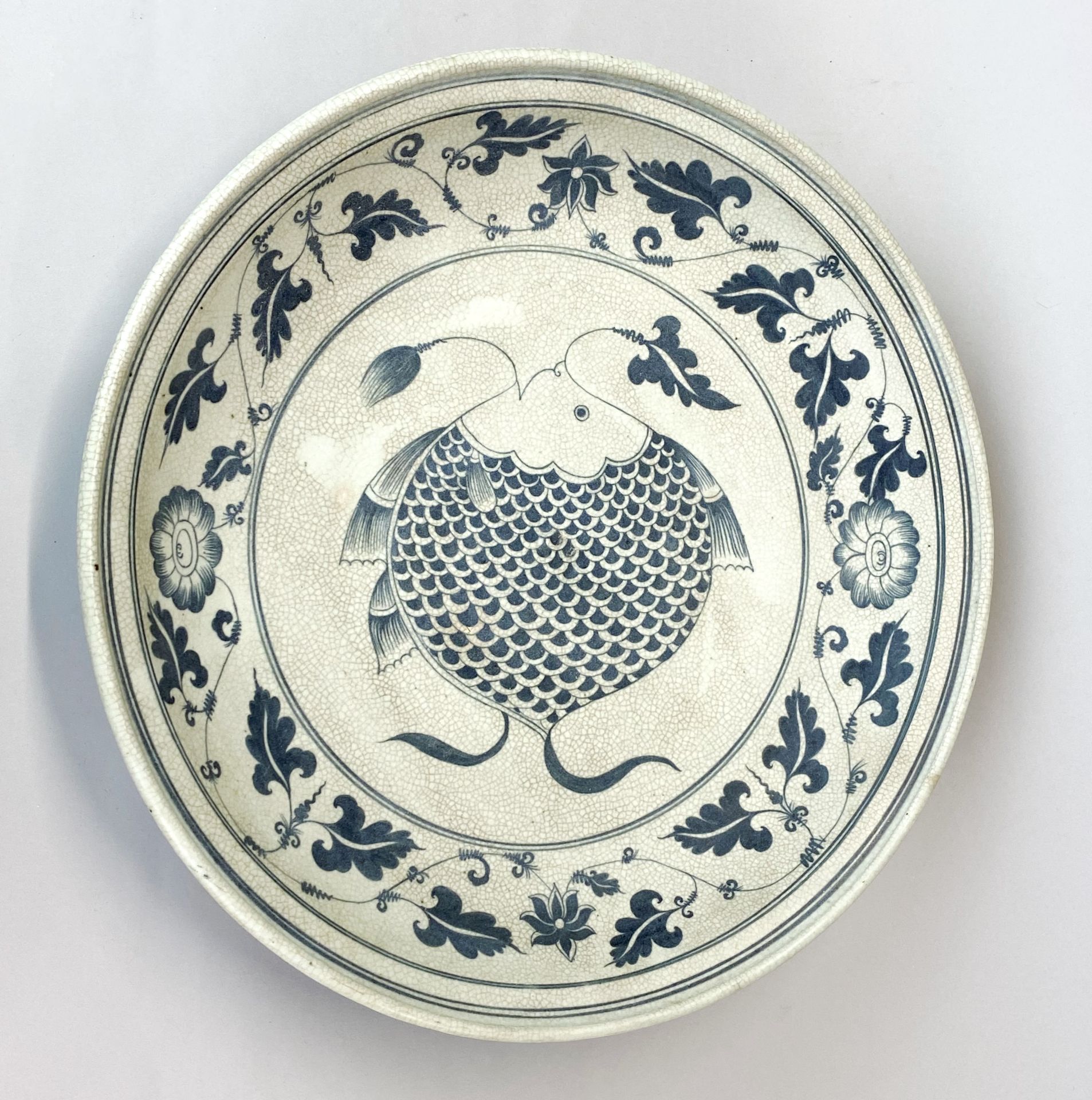 A large Chinese crackle glazed porcelain charger, Dia. 41cm.