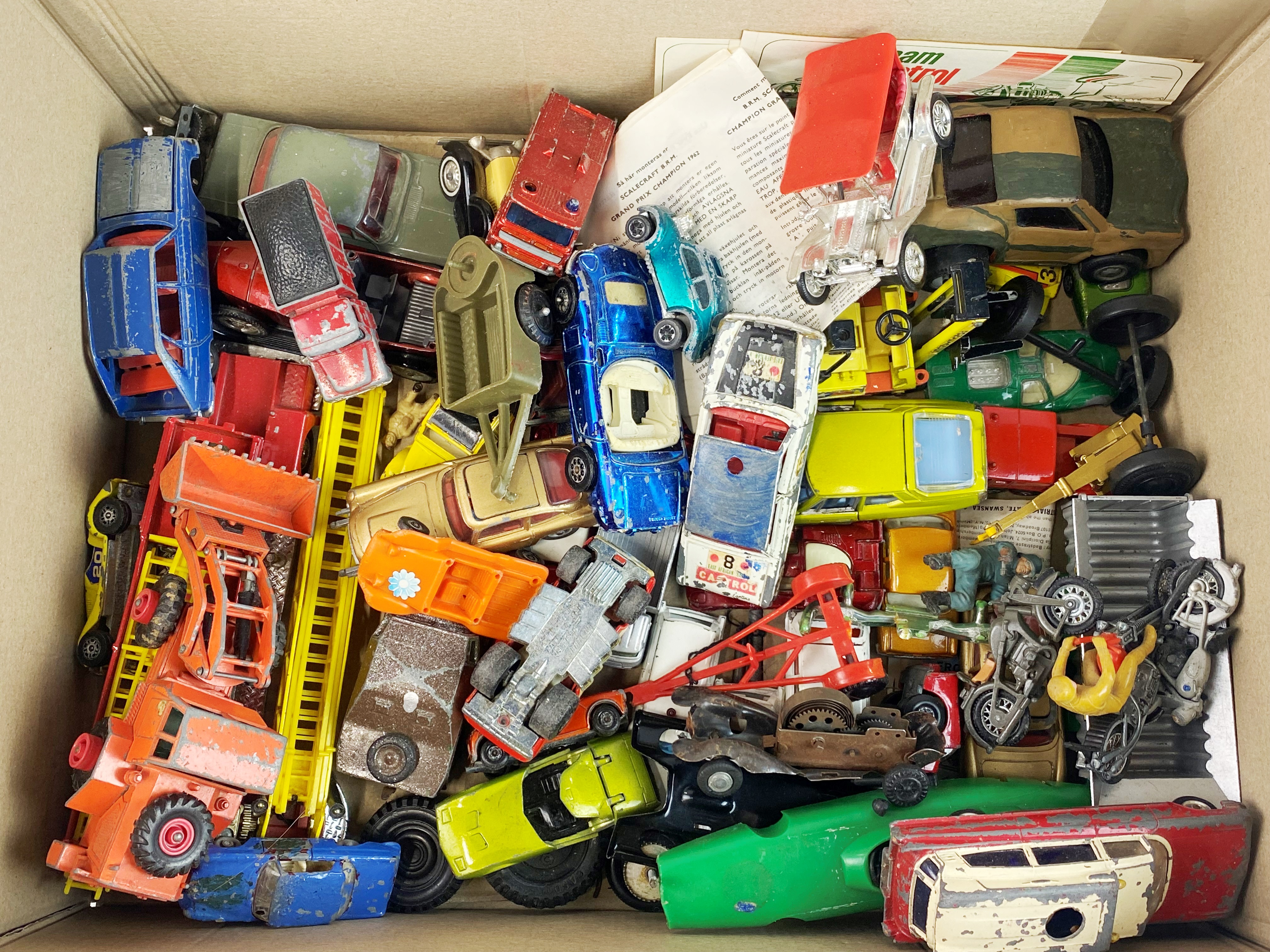 A battery operated tin plate toy robot with a quantity of die cast models, lead soldiers etc. - Image 3 of 4