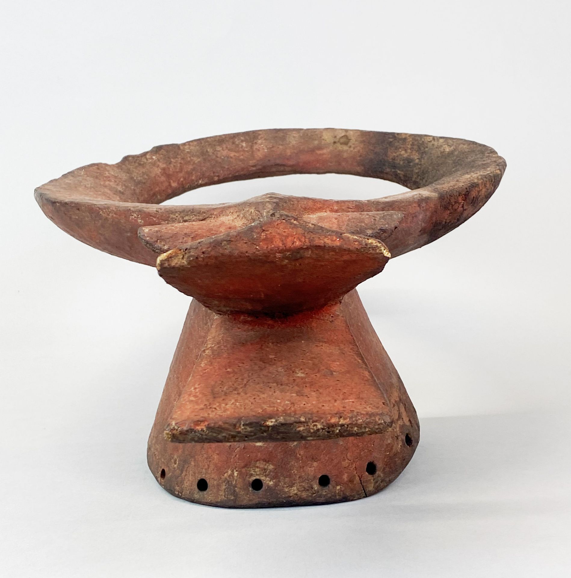 An African carved wooden tribal headpiece, 40 x 25 x 16cm. - Image 2 of 5