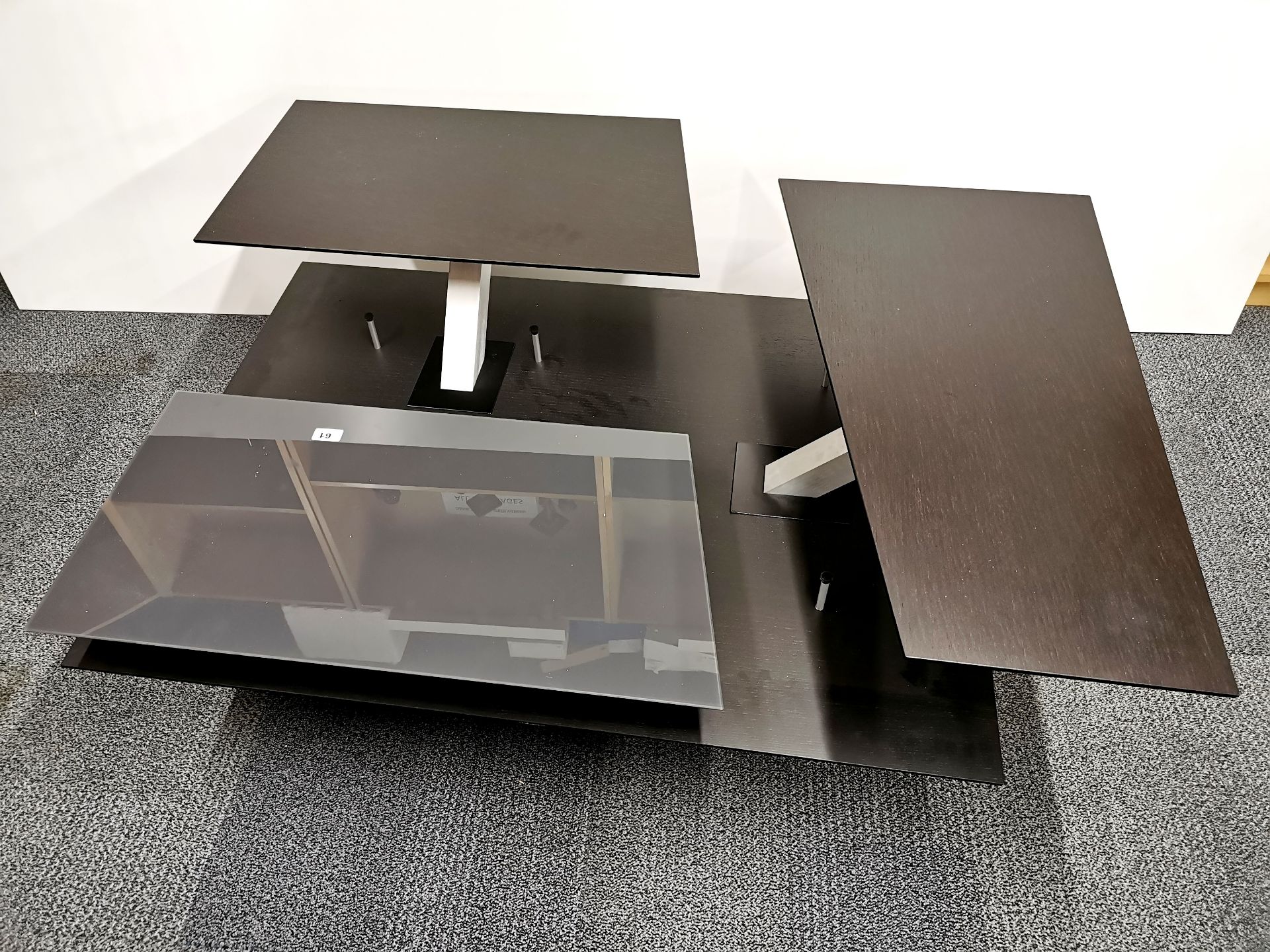 An unusual contemporary designer coffee table in dark cherry and glass with three sections, two - Image 5 of 6