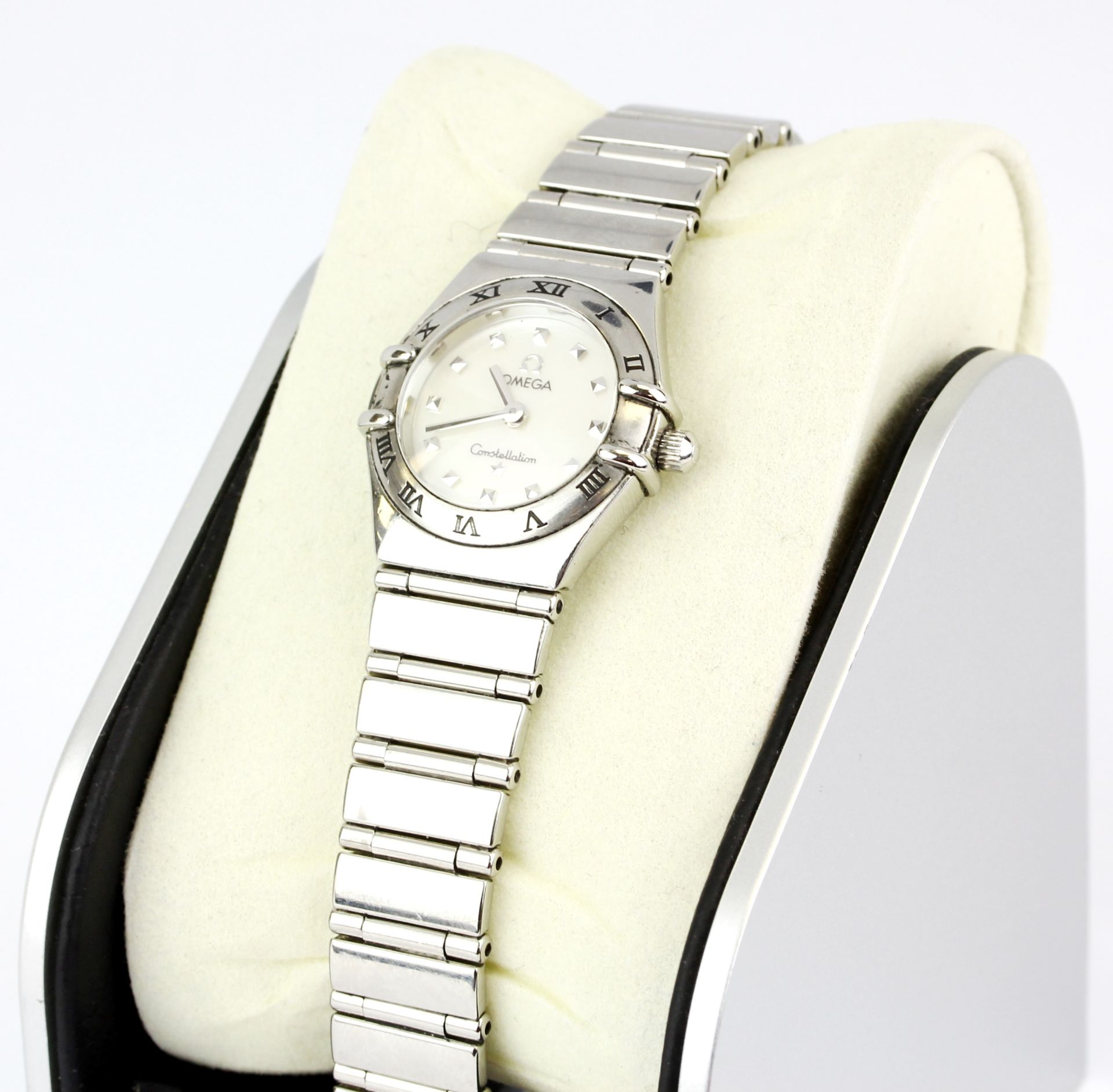 An Omega 656/875 'my choice' Constellation wristwatch (no. 56438759) with a mother of pearl face. - Image 5 of 5