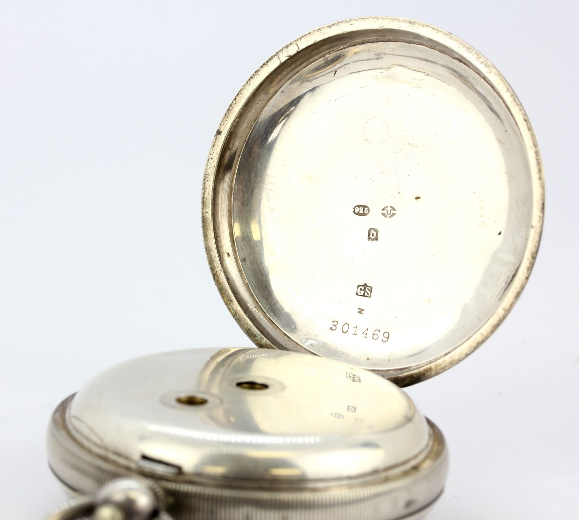 A hallmarked 925 silver cased pocketwatch on a hallmarked silver Albert chain. - Image 4 of 4