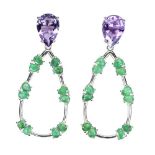 A pair of 925 silver drop earrings set with pear cut amethysts and emeralds, L. 4.7cm.