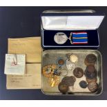 A box of mixed coins, cat badges etc.