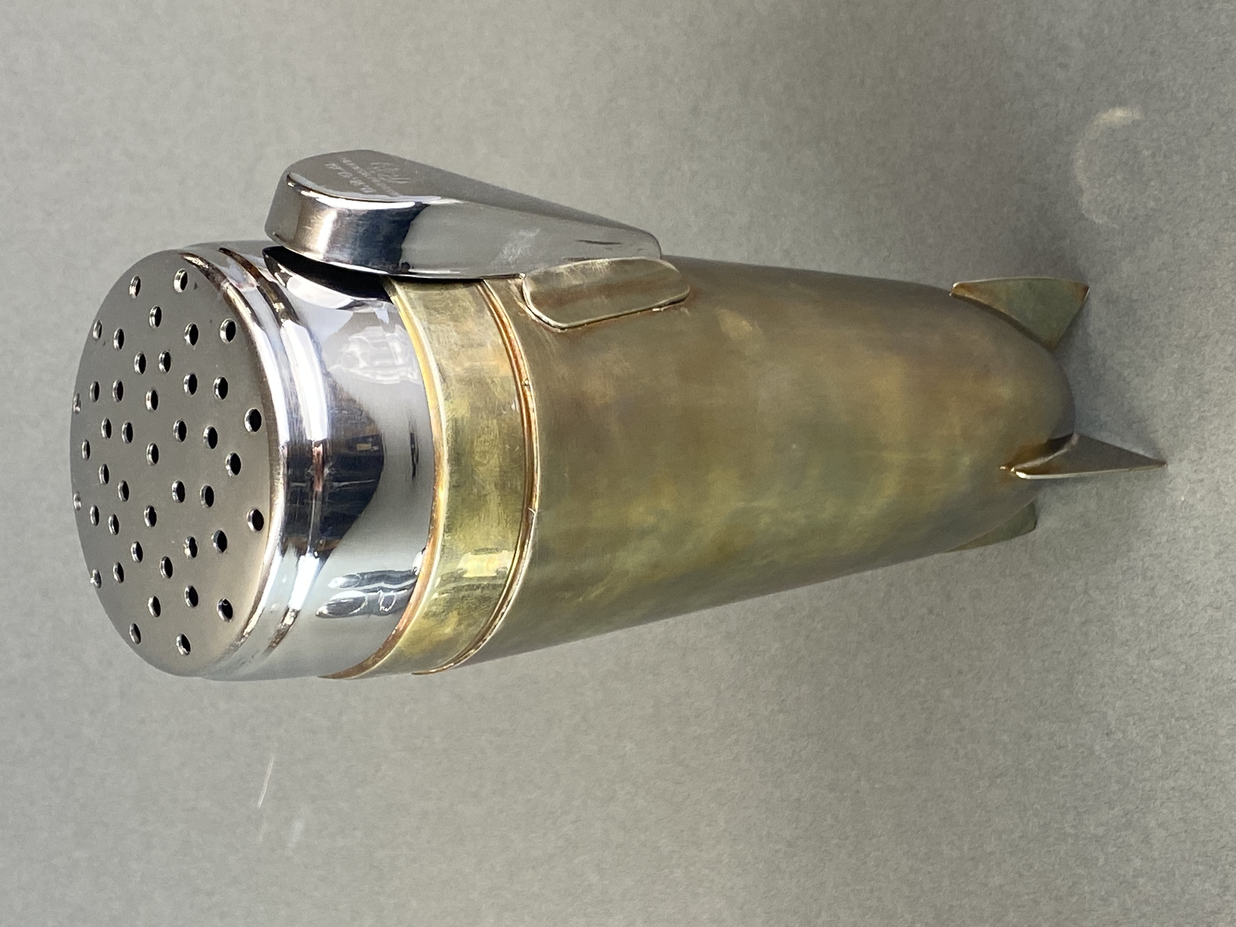 A steel rocket shaped cocktail shaker with spirit flask, lemon slice box and spirit measures, H. - Image 2 of 4