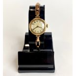 A lady's 9ct gold wristwatch with expandable strap.