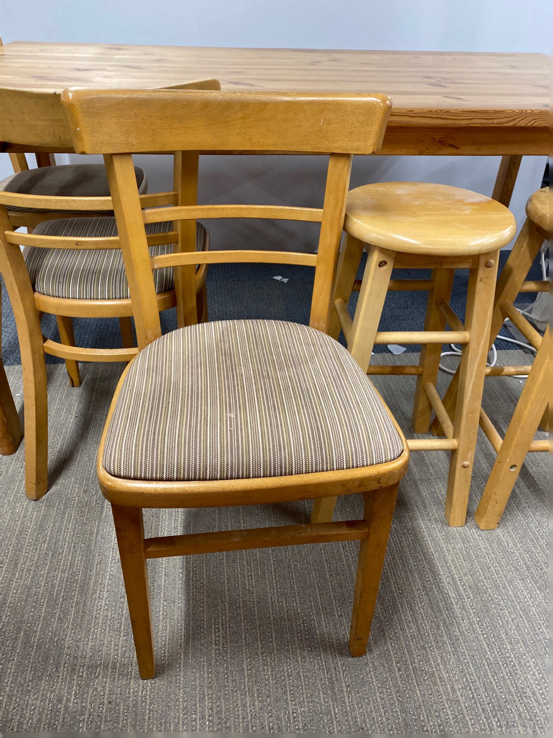 A pine kitchen table, 86 x 150cm, with three kitchen chairs and two stools. - Image 2 of 2