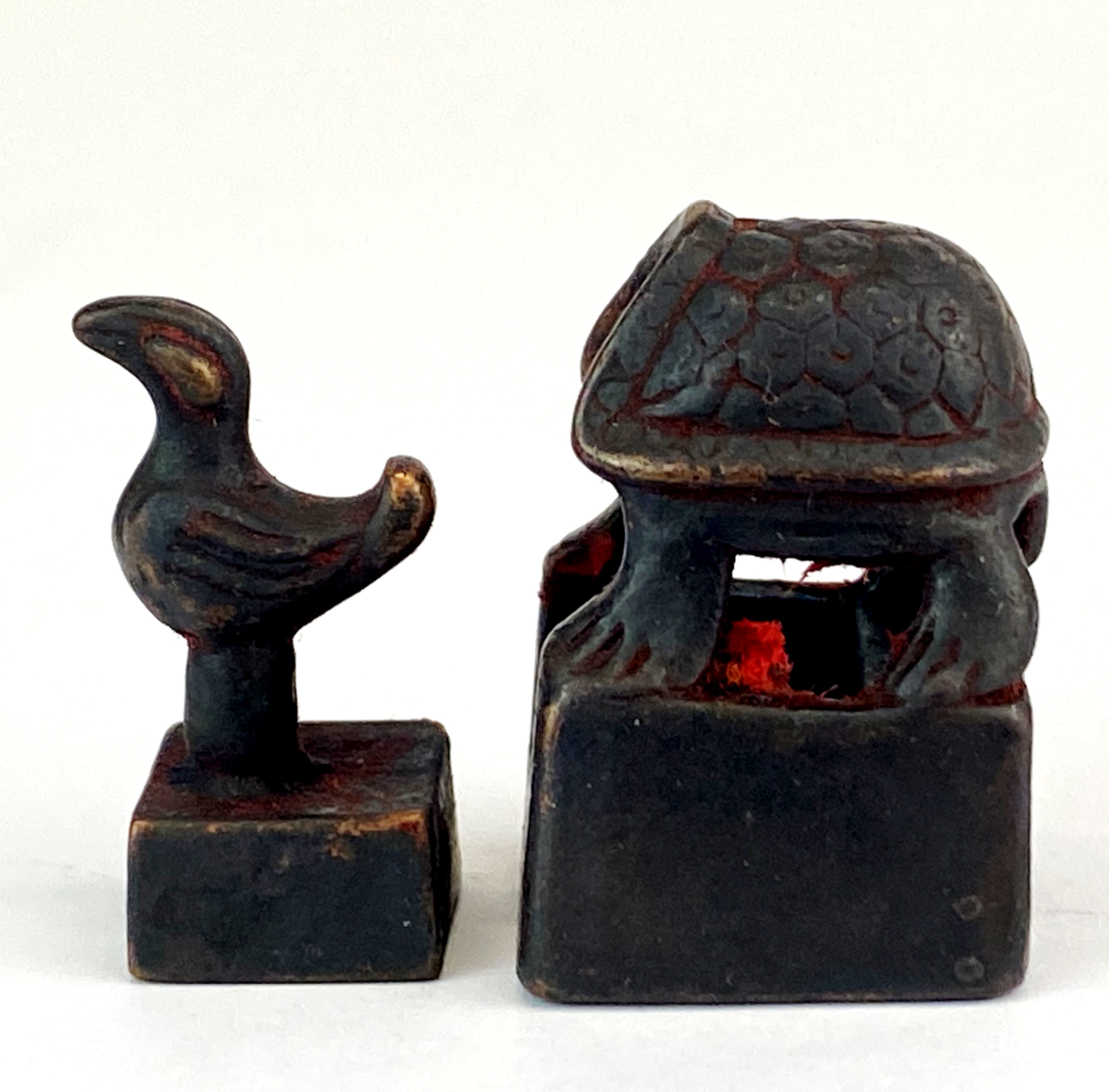 A small Chinese bronze double seal mounted with a tortoise, 3 x 2 x 2cm. - Image 4 of 5