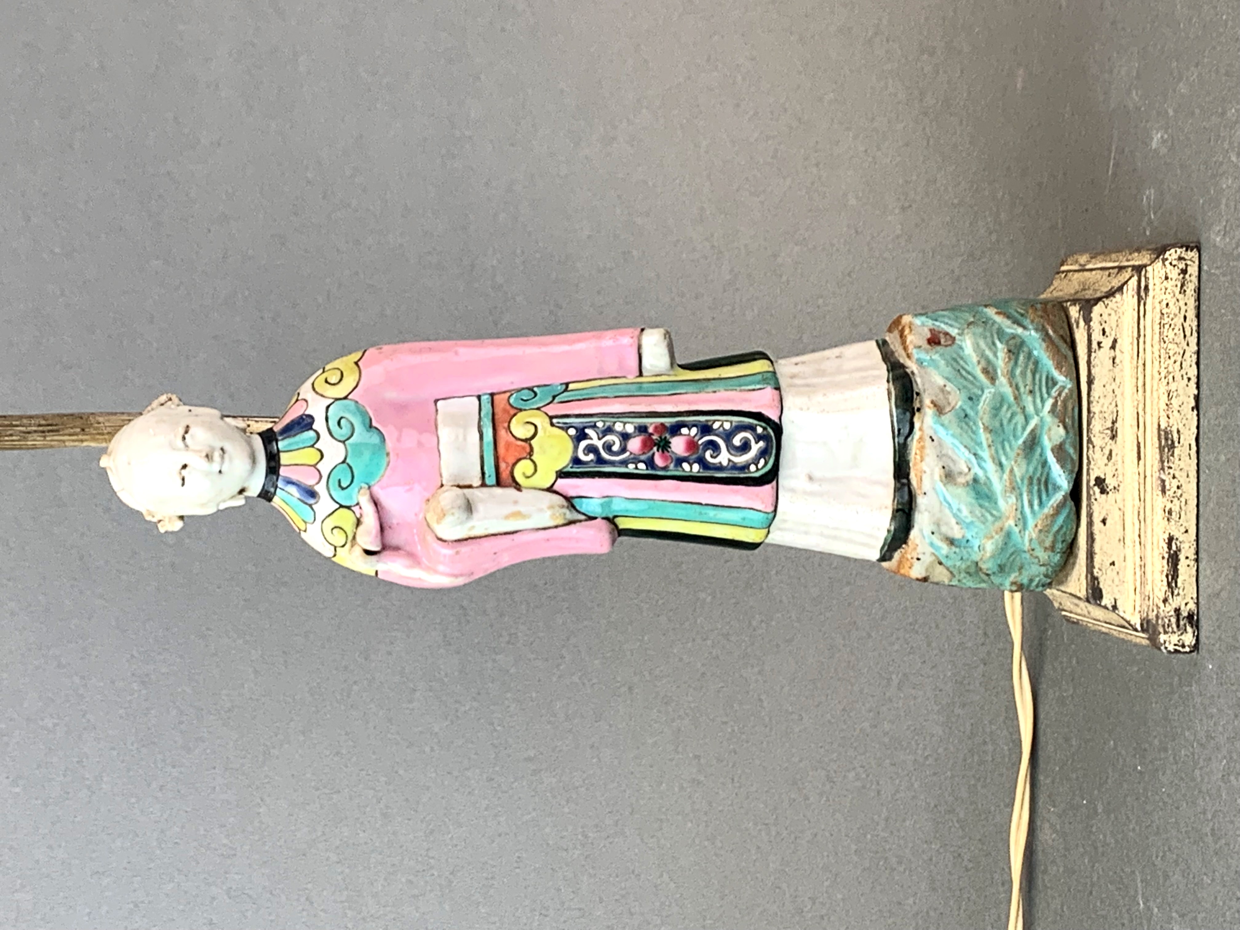 An 18th Century Chinese porcelain figure of a female attendant mounted in the 1920's as a table lamp - Image 3 of 7