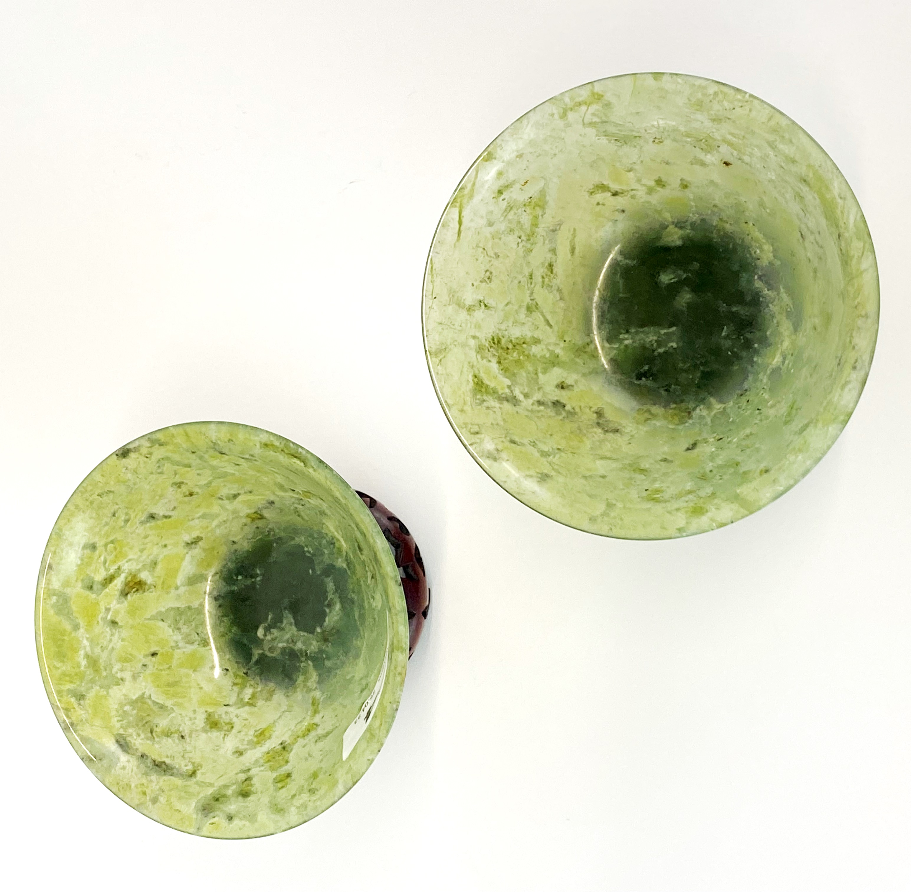 A pair of fine Chinese spinach jade bowls with carved wooden stands, Dia. 10cm. - Image 3 of 3