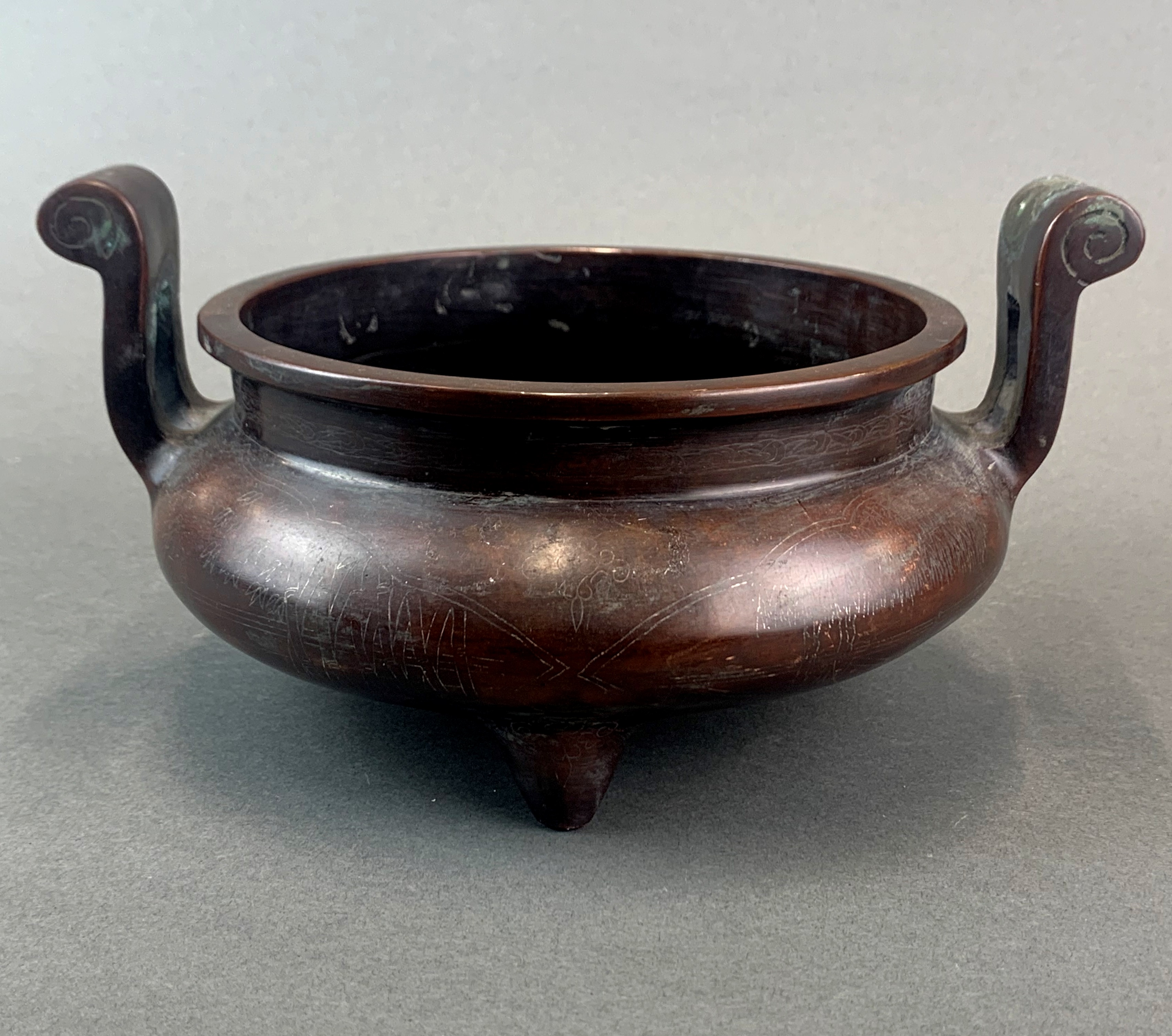 An impressive Chinese bronze two handled censer, W. 26cm. H13cm. - Image 3 of 5