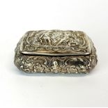 A heavy 930 silver embossed tobacco box, 9 x 6 x 3cm.