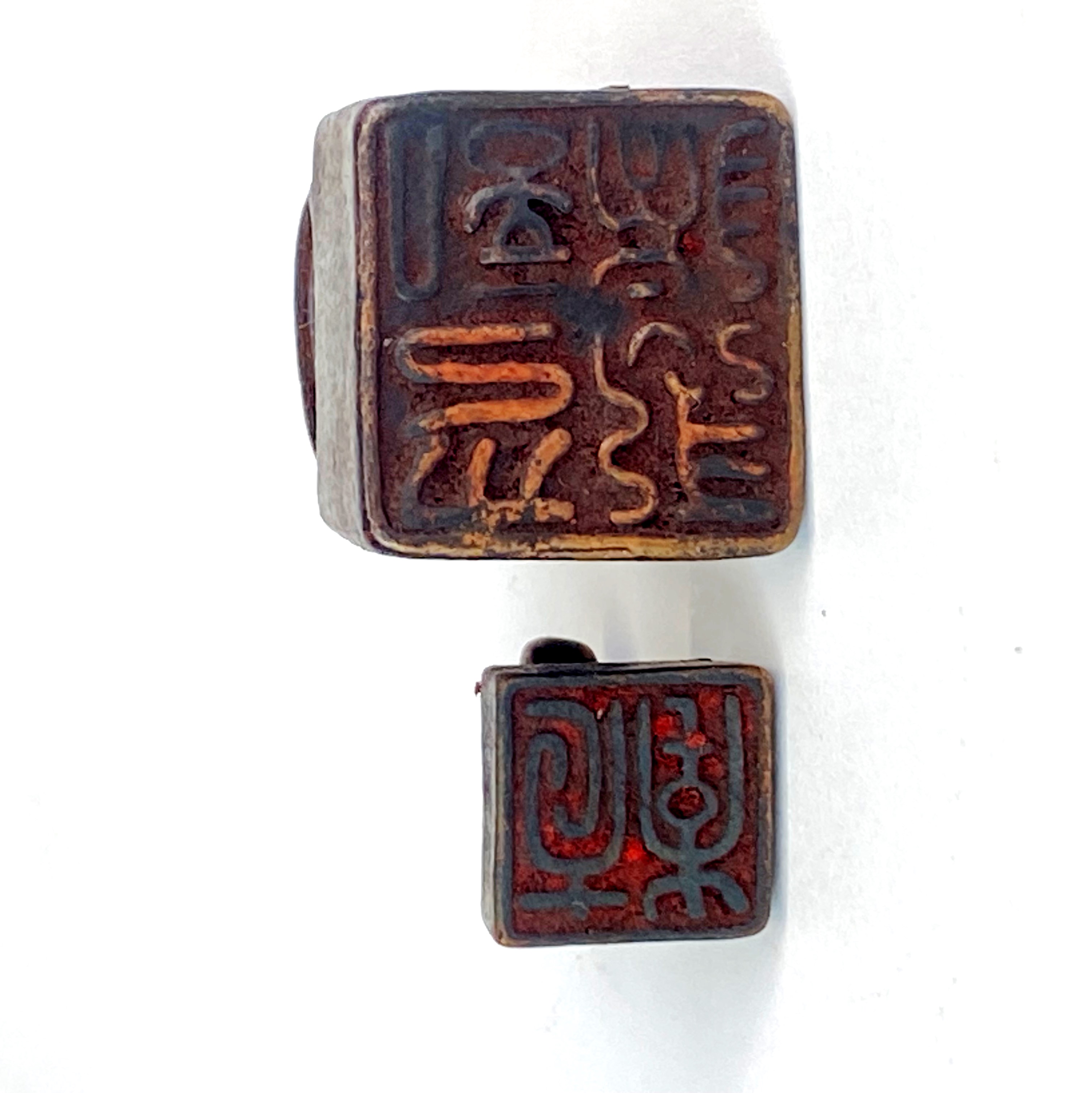 A small Chinese bronze double seal mounted with a tortoise, 3 x 2 x 2cm. - Image 5 of 5